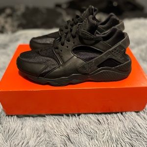 Black Nike Huarache sneakers